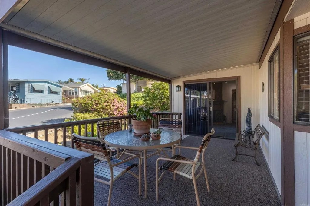 3535 Linda Vista 255