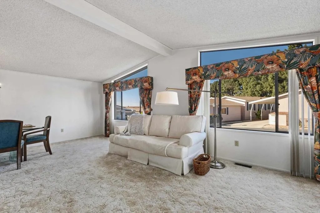 3535 Linda Vista 255