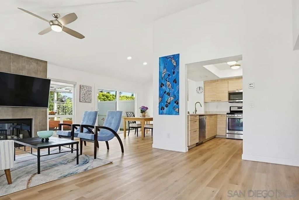 Photo of 1024 Gleneagles Pl, Vista, CA 92081 (MLS # 260009670)