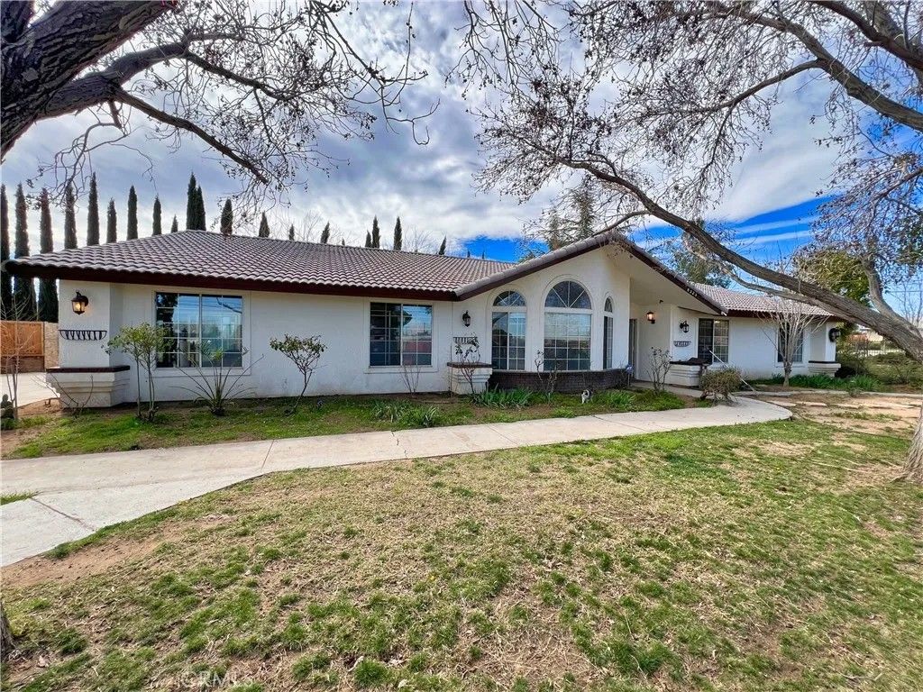 Photo of 8323 Peach Avenue, Hesperia, CA 92345 (MLS # IV26045223)