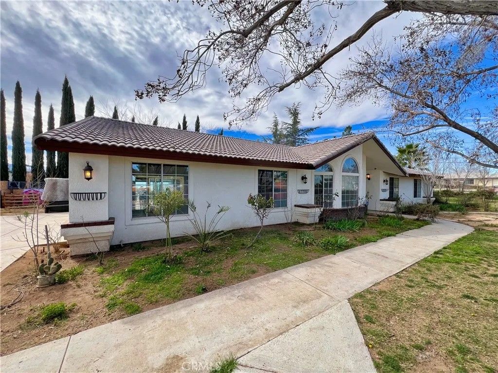 Photo of 8323 Peach Avenue, Hesperia, CA 92345 (MLS # IV26045223)