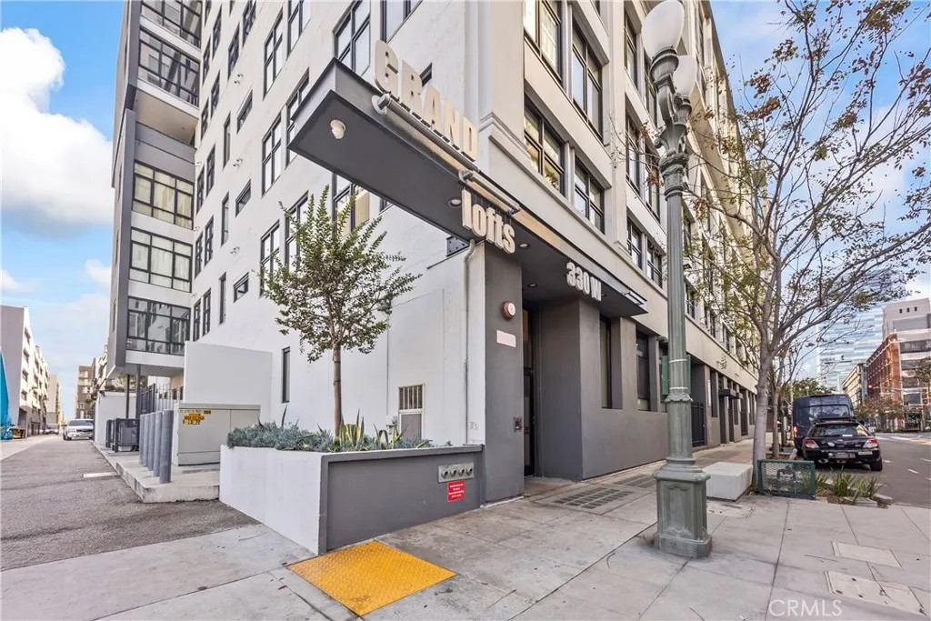 1100 S Grand Avenue 109
