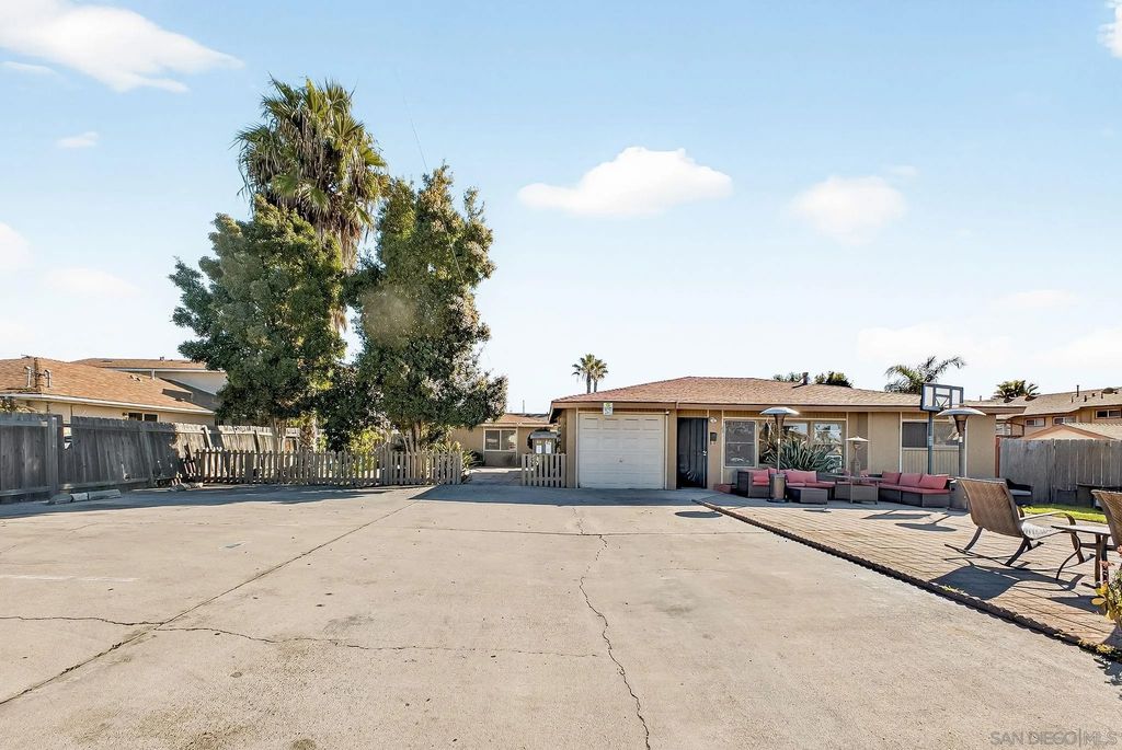 Photo of 82-86 Quintard St, Chula Vista, CA 91911 (MLS # 260001424)