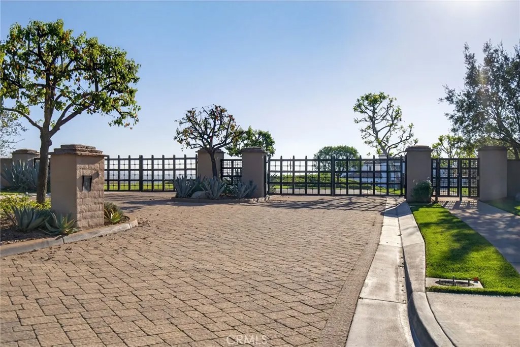 7478 Via Montecito