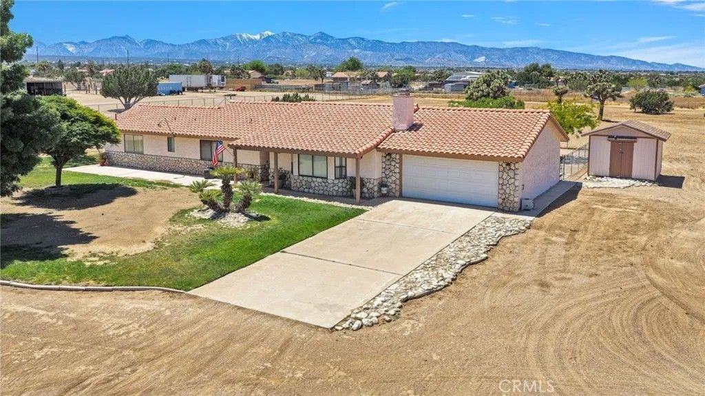 Photo of 9872 Aster RD, Oak Hills, CA 92344 (MLS # HD26099759)