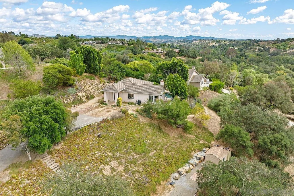 Photo of 2557 Live Oak Park Rd, Fallbrook, CA 92028 (MLS # 260013353)