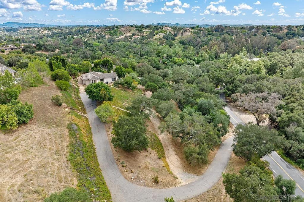 Photo of 2557 Live Oak Park Rd, Fallbrook, CA 92028 (MLS # 260013353)