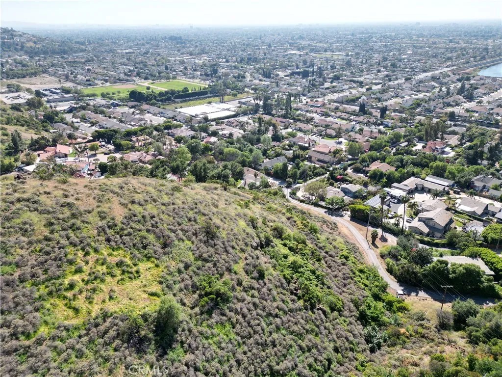 5242 E Lomita
