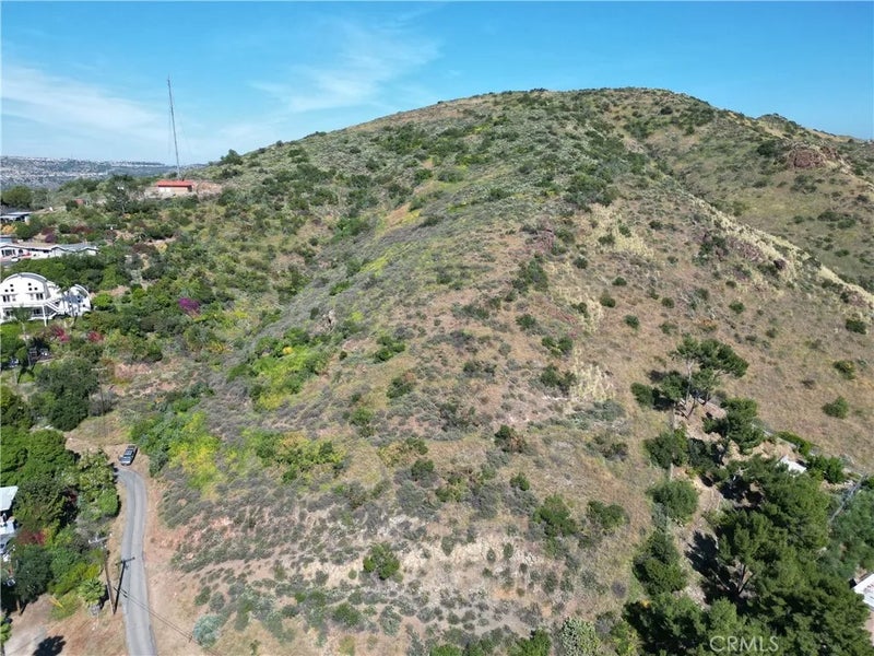 5242 E Lomita