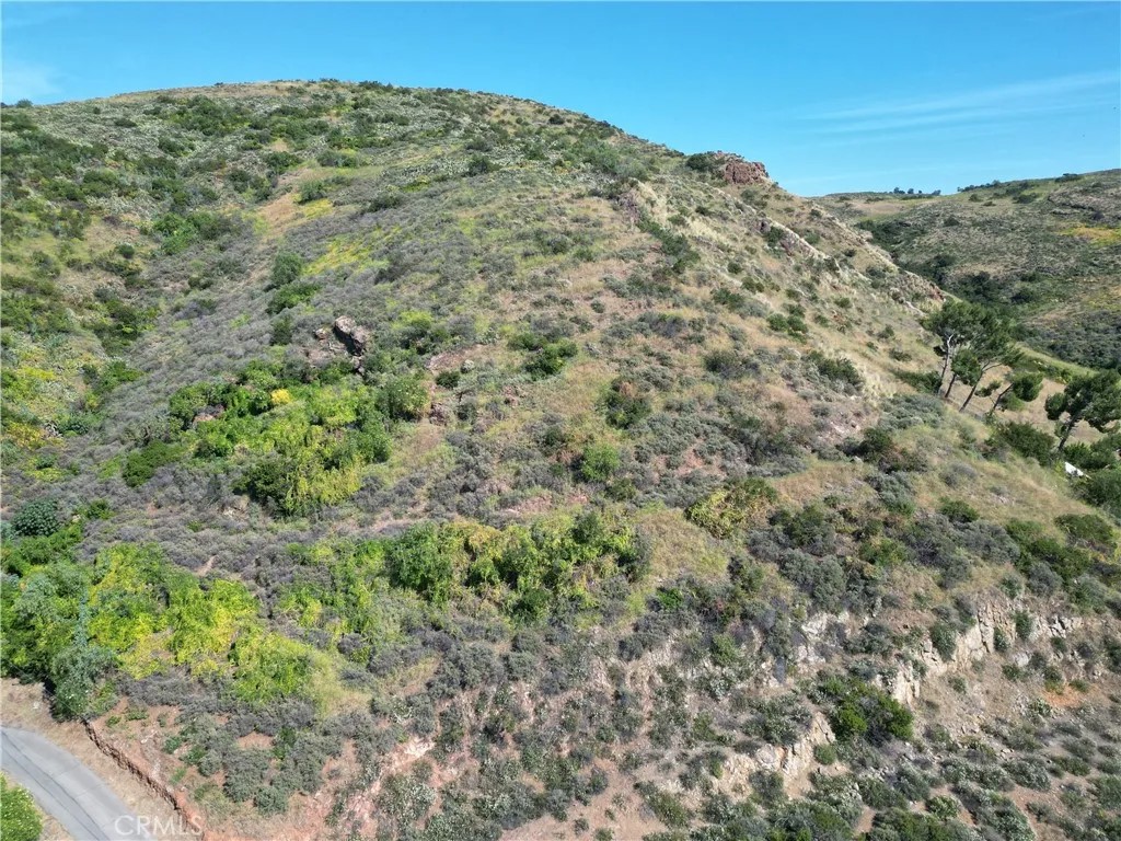 5242 E Lomita