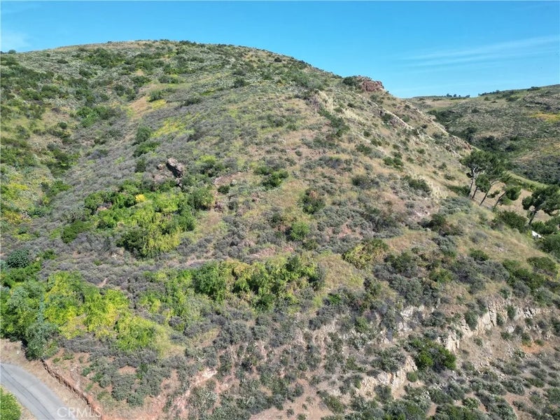 5242 E Lomita