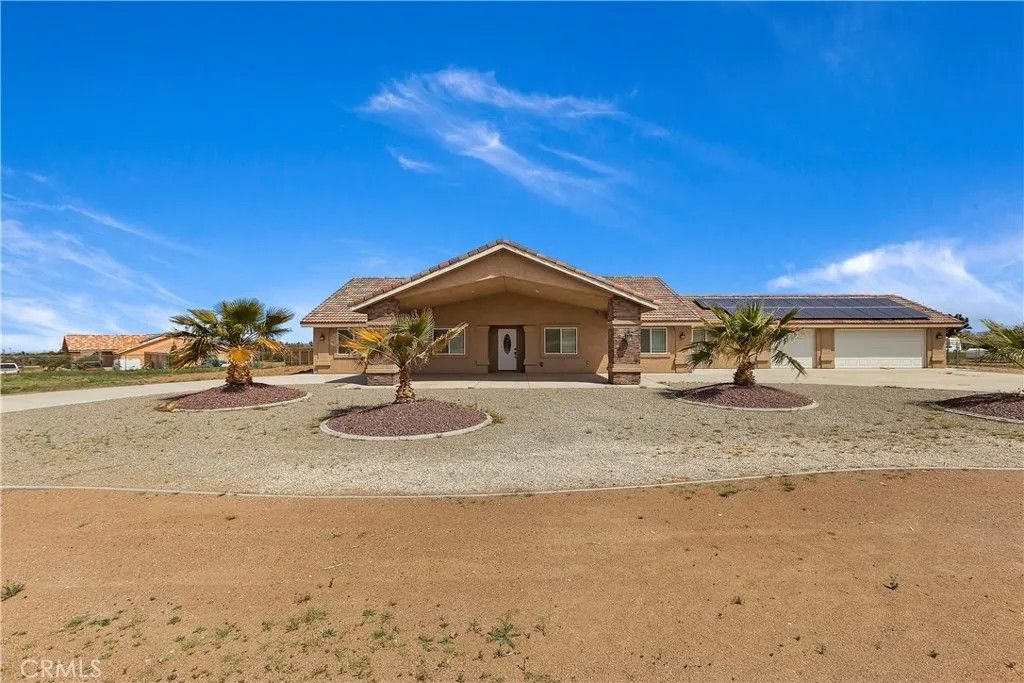 Photo of 11126 Joshua St, Oak Hills, CA 92344 (MLS # IV26095955)