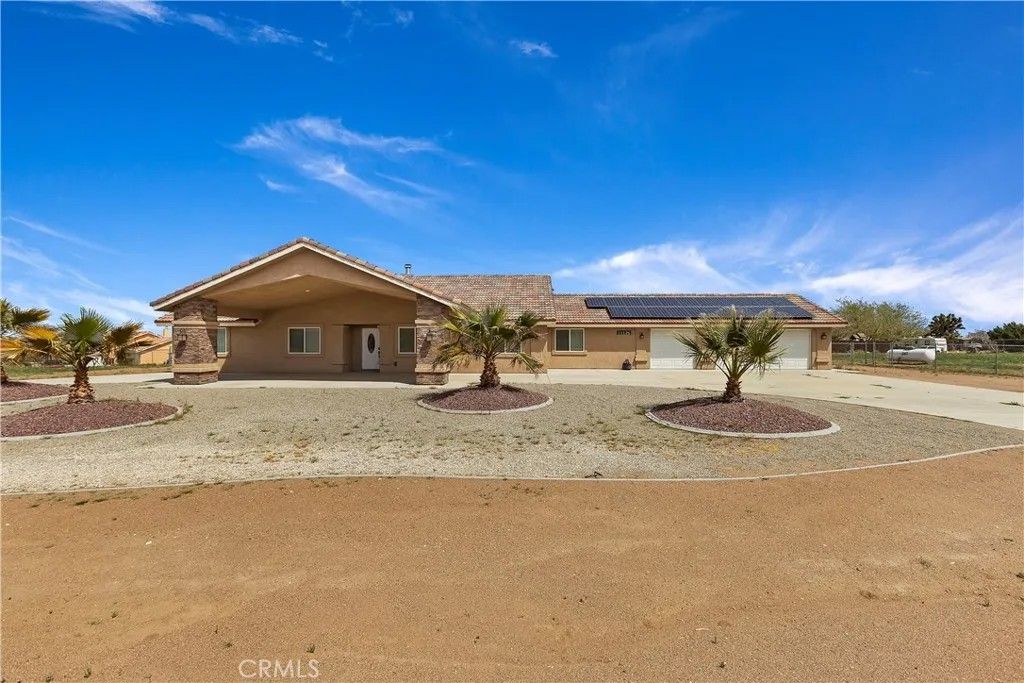 Photo of 11126 Joshua St, Oak Hills, CA 92344 (MLS # IV26095955)