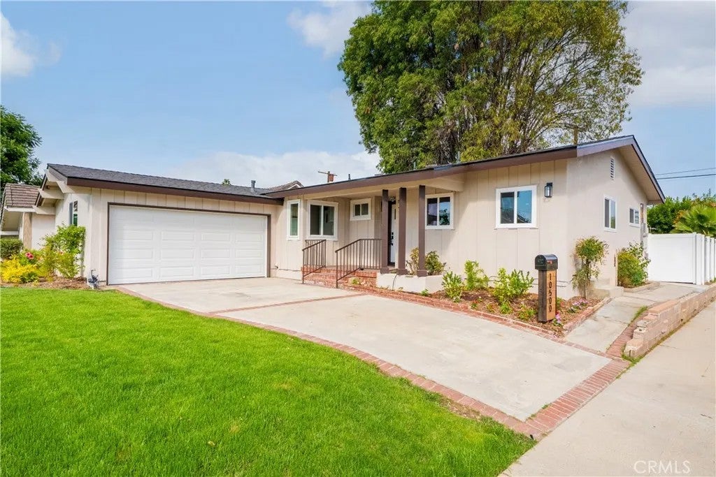 Photo of 10500 Monogram AVE, Granada Hills, CA 91344 (MLS # SR26208310)