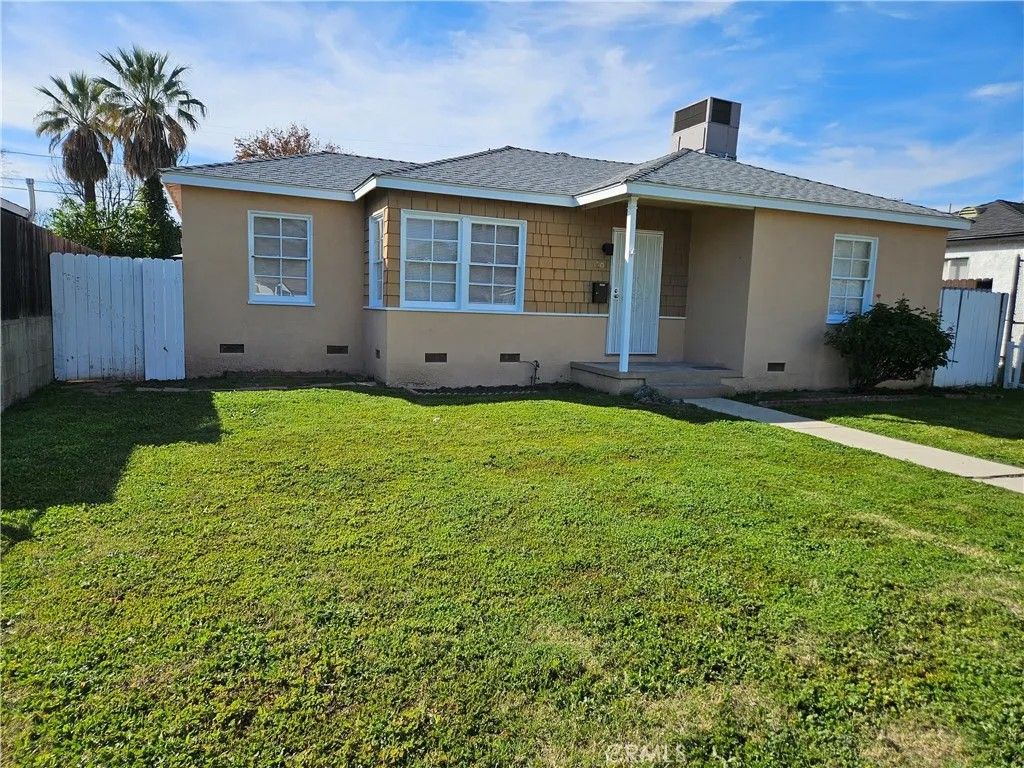 Photo of 6907 White Oak Ave, Reseda, CA 91335 (MLS # SR26044993)