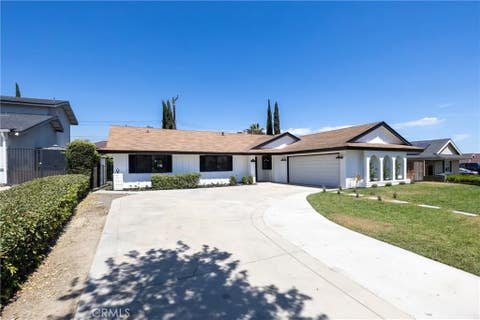 Tiny photo for 1370 Edgefield Ave, Upland, CA 91786 (MLS # IV26129177)
