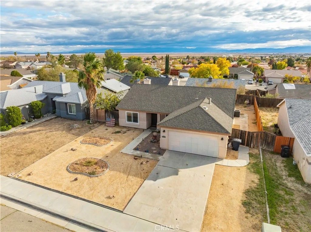 Photo of 1164 Barrington Ave, Rosamond, CA 93560 (MLS # SR25265412)