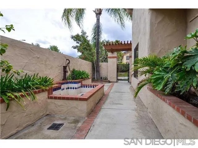 3805 Violet Glen