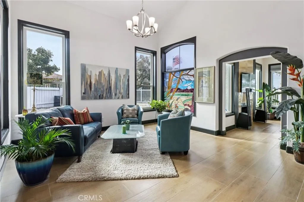 4885 Baroque Terrace