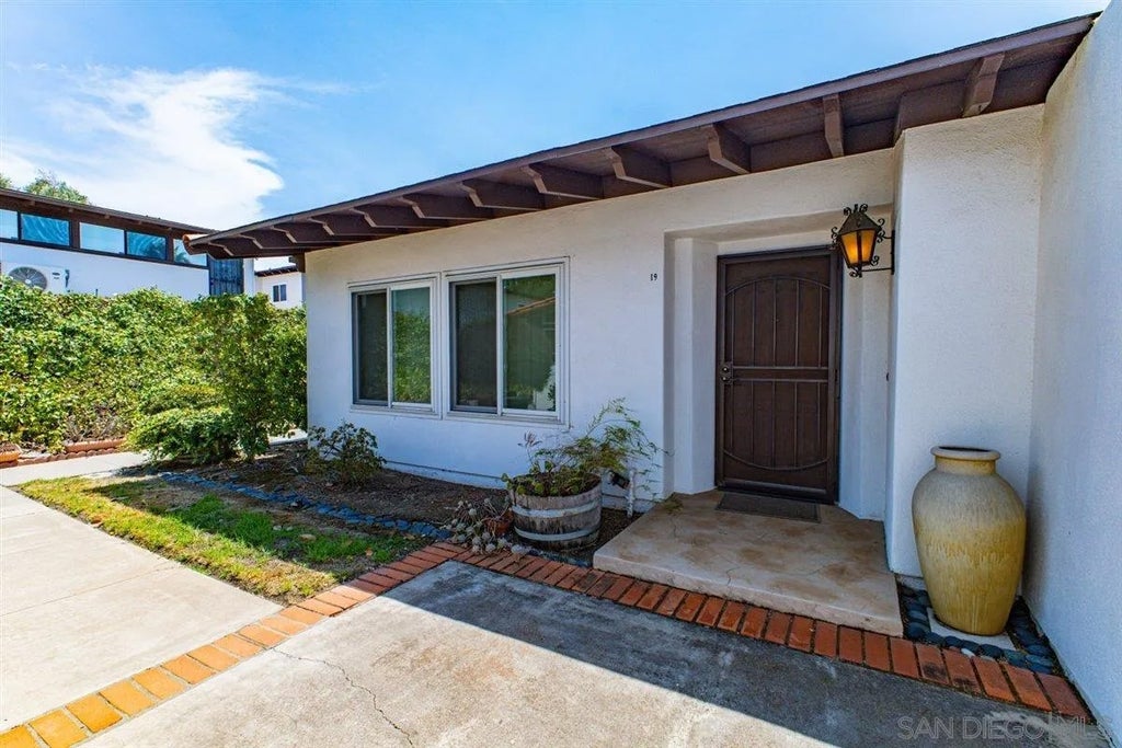 Photo of 16577 Caminito Vecinos #19, San Diego, CA 92128 (MLS # 260020038)