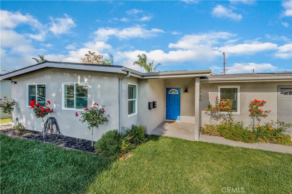 Photo of 1720 Petaluma Ave, Long Beach, CA 90815 (MLS # PW26197030)