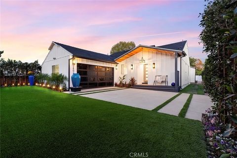 Photo of 5802 Norwich Avenue, Sherman Oaks, CA 91411 (MLS # SR25244264)