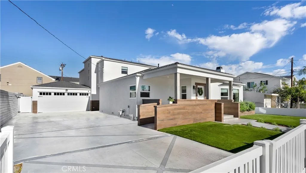 308 E 18th Street