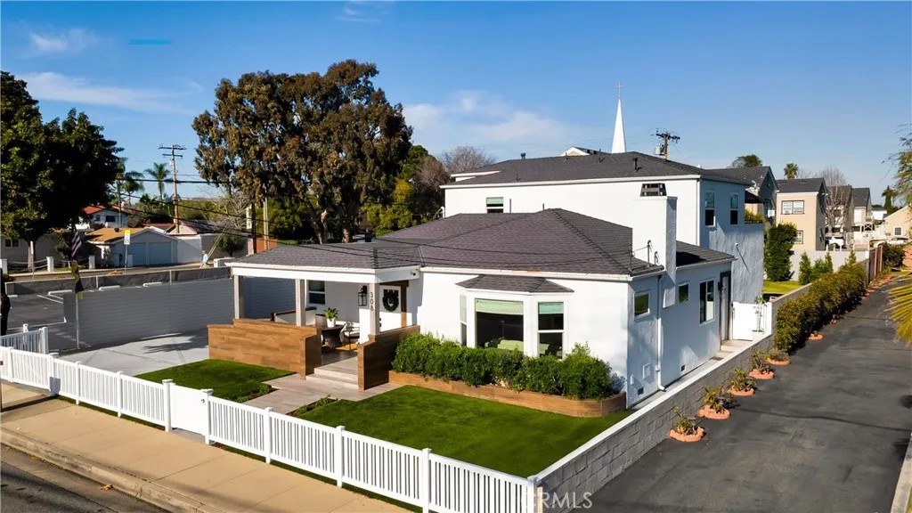 308 E 18th Street