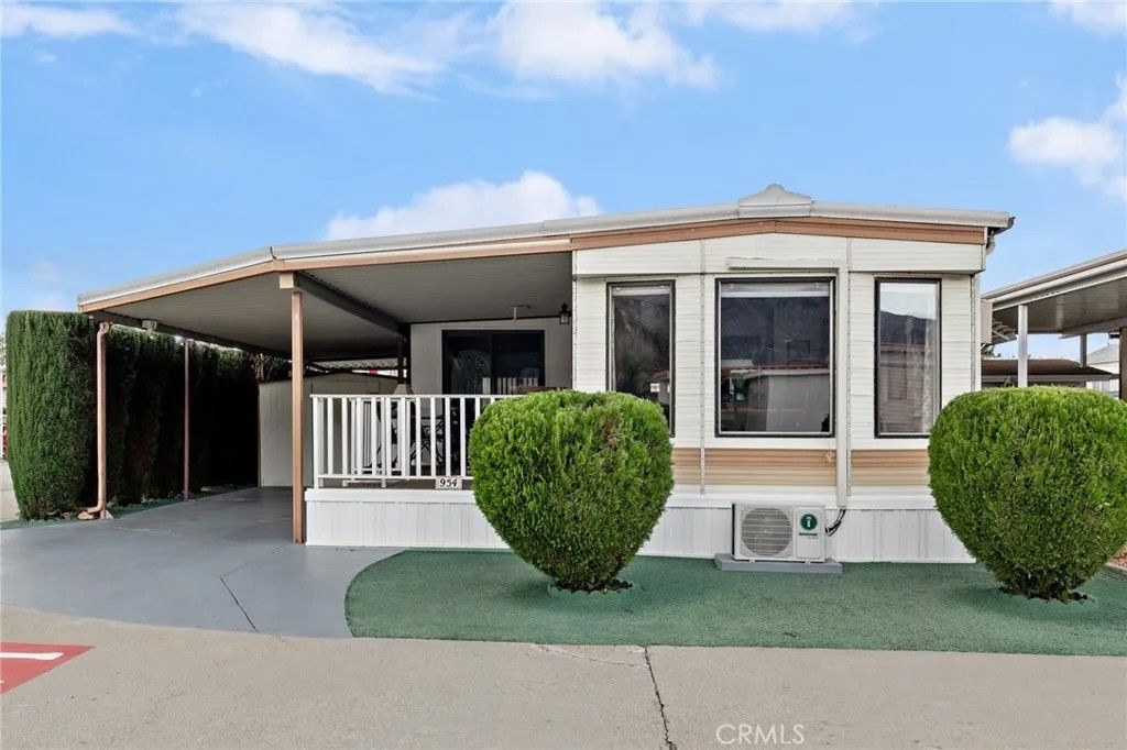 Photo of 954 Evergreen Drive, San Jacinto, CA 92583 (MLS # SW25263964)