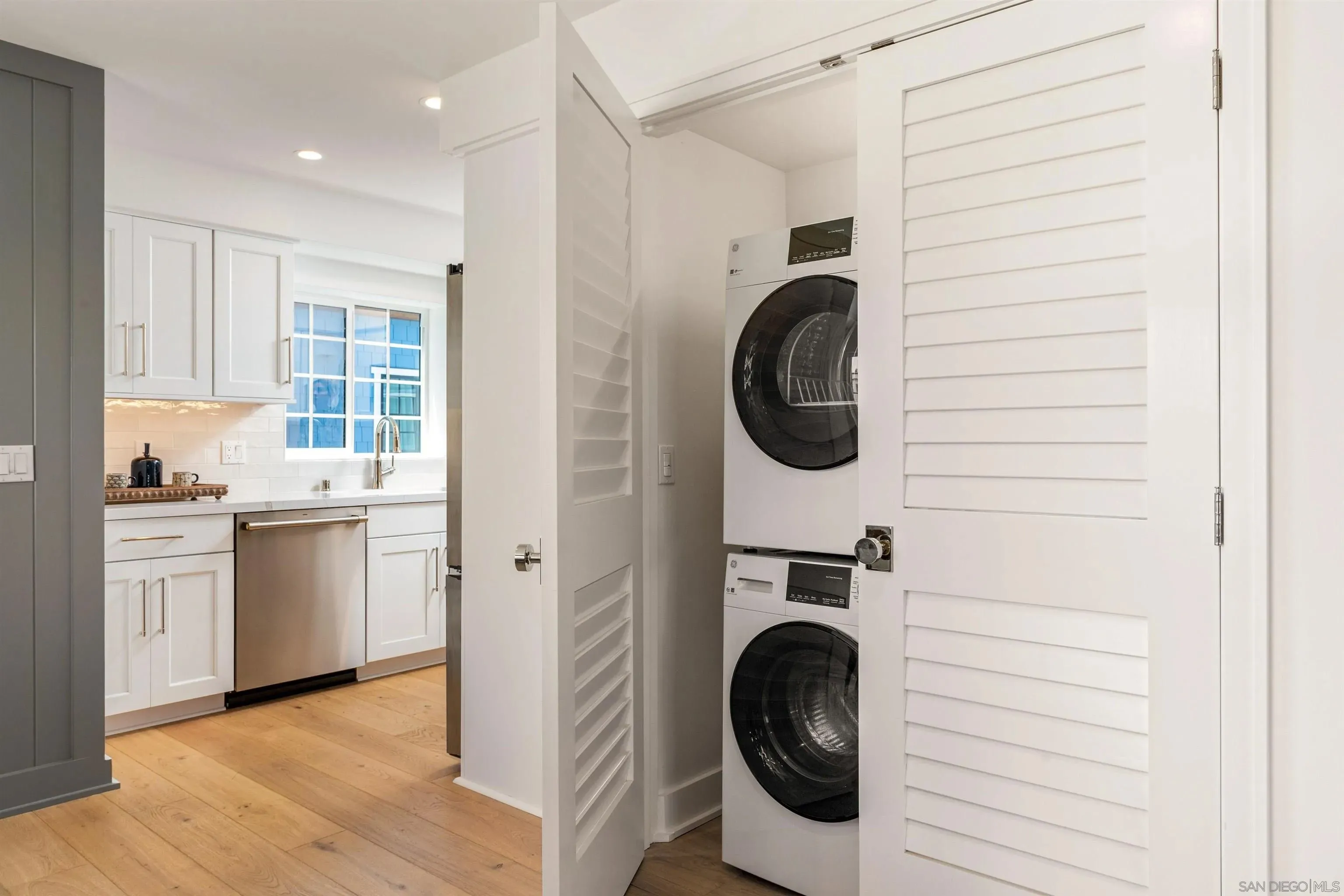 Coronado, California 92118, United States, 3 Bedrooms Bedrooms, ,4 BathroomsBathrooms,Residential,Active,159339