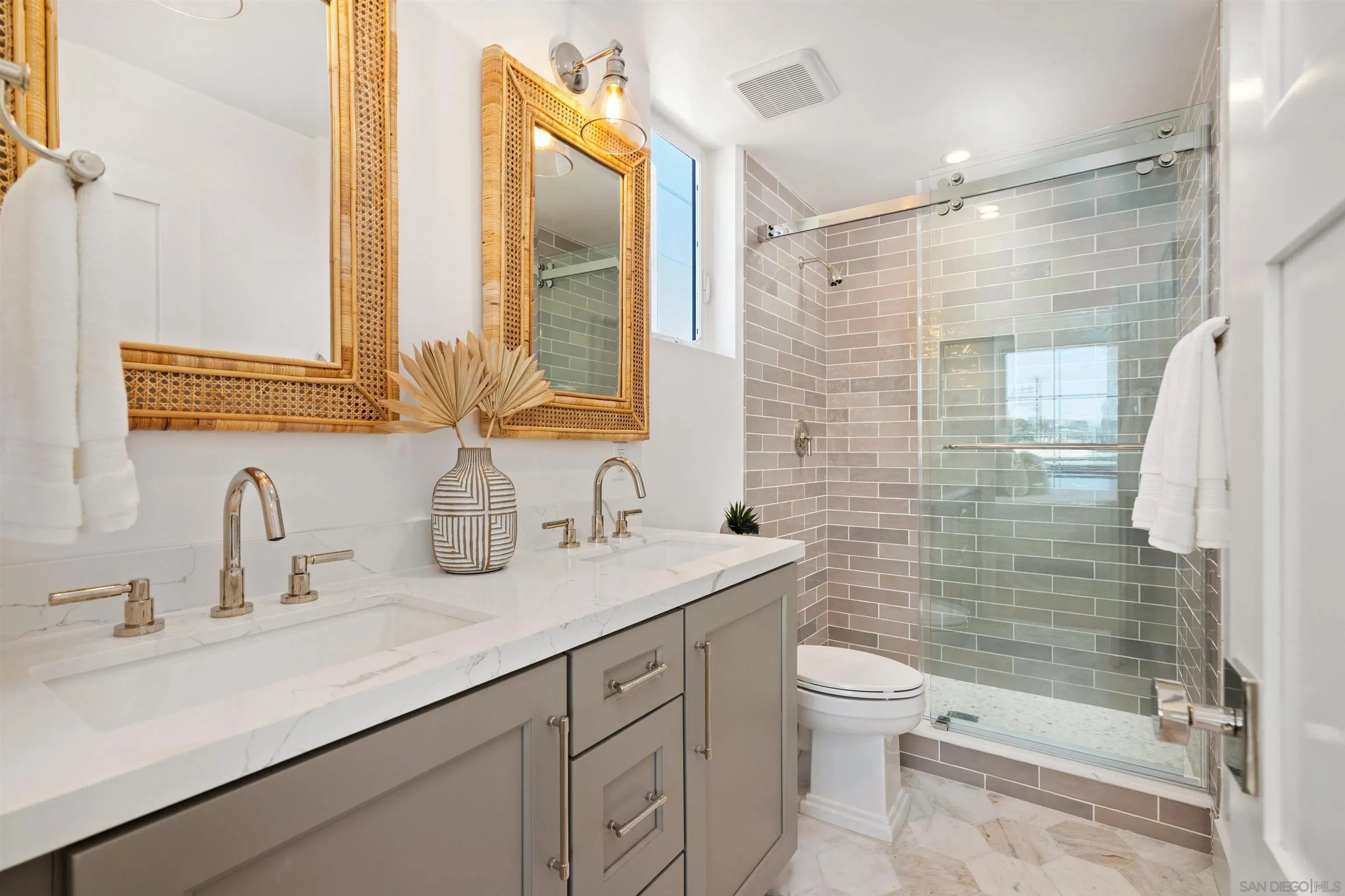 Coronado, California 92118, United States, 3 Bedrooms Bedrooms, ,4 BathroomsBathrooms,Residential,Active,159339