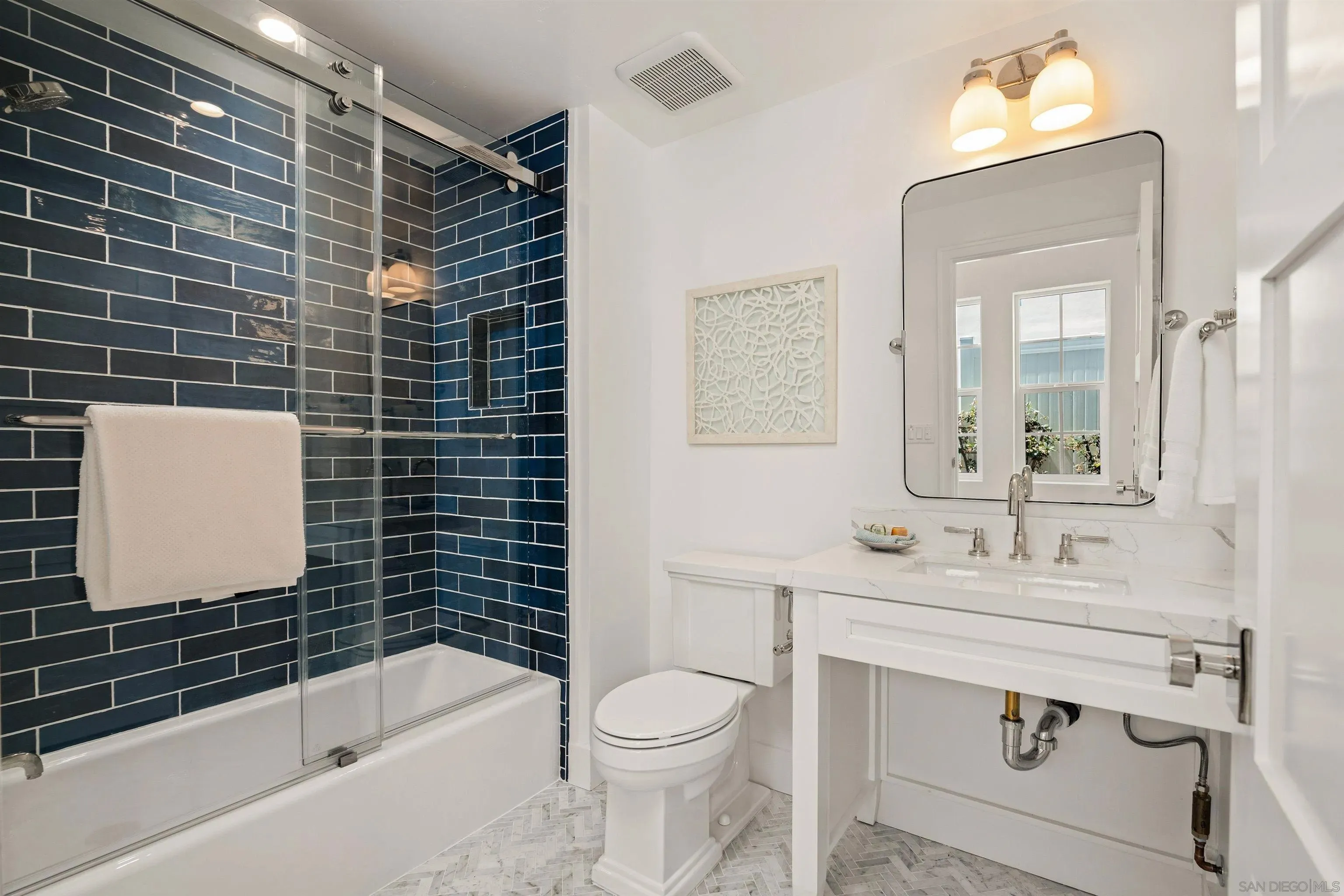 Coronado, California 92118, United States, 3 Bedrooms Bedrooms, ,4 BathroomsBathrooms,Residential,Active,159339