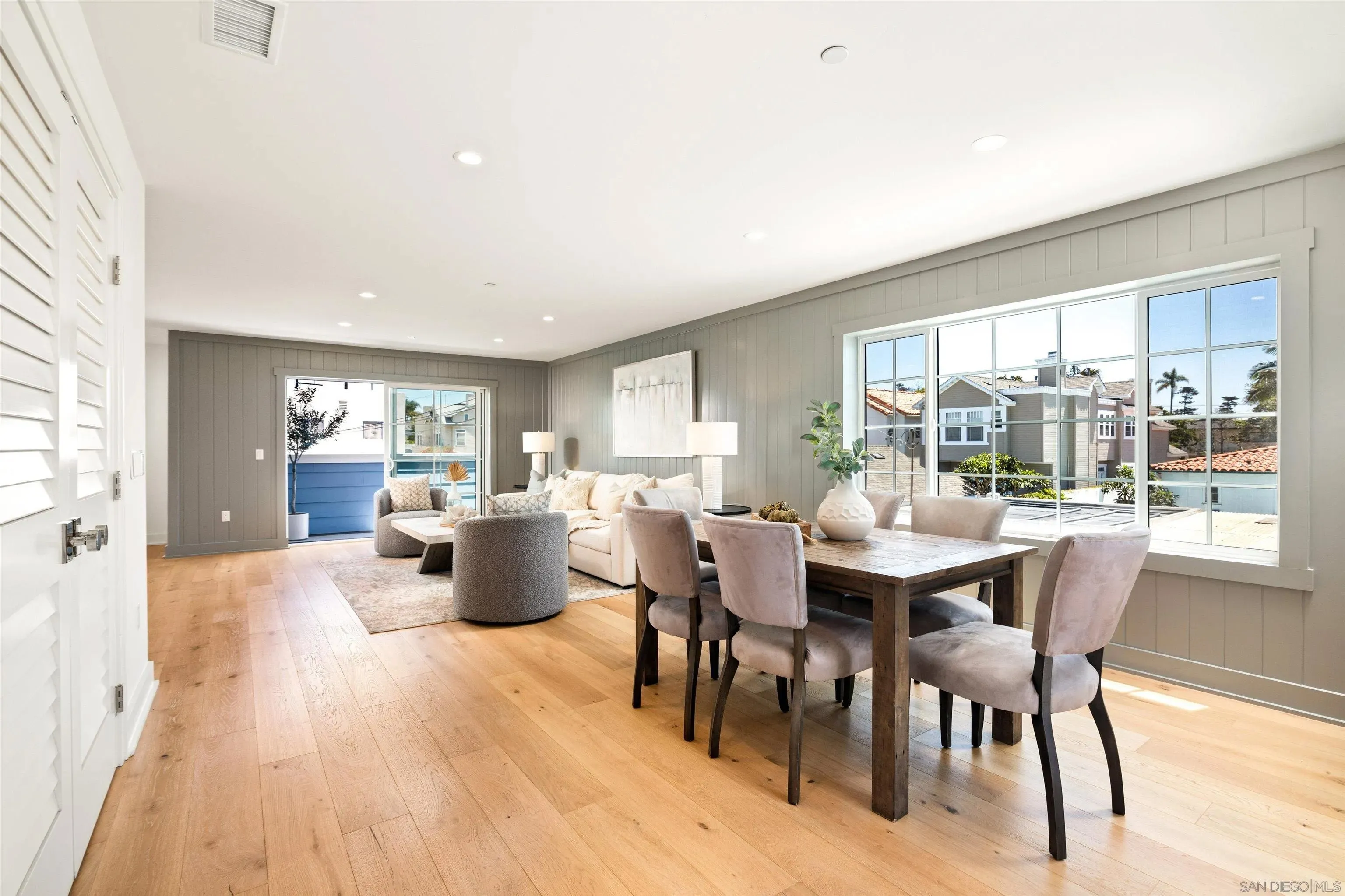 Coronado, California 92118, United States, 3 Bedrooms Bedrooms, ,4 BathroomsBathrooms,Residential,Active,159339