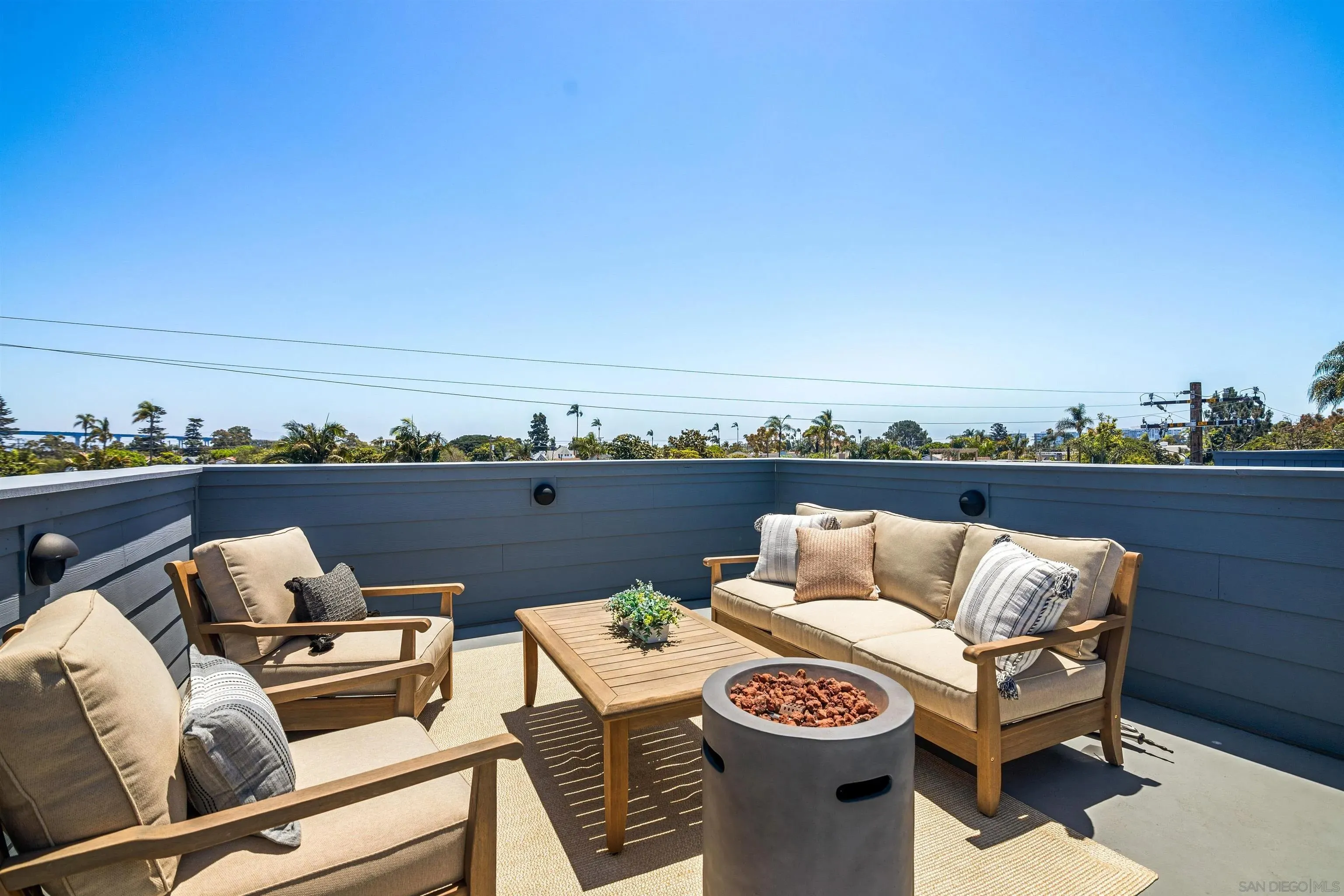 Coronado, California 92118, United States, 3 Bedrooms Bedrooms, ,4 BathroomsBathrooms,Residential,Active,159339