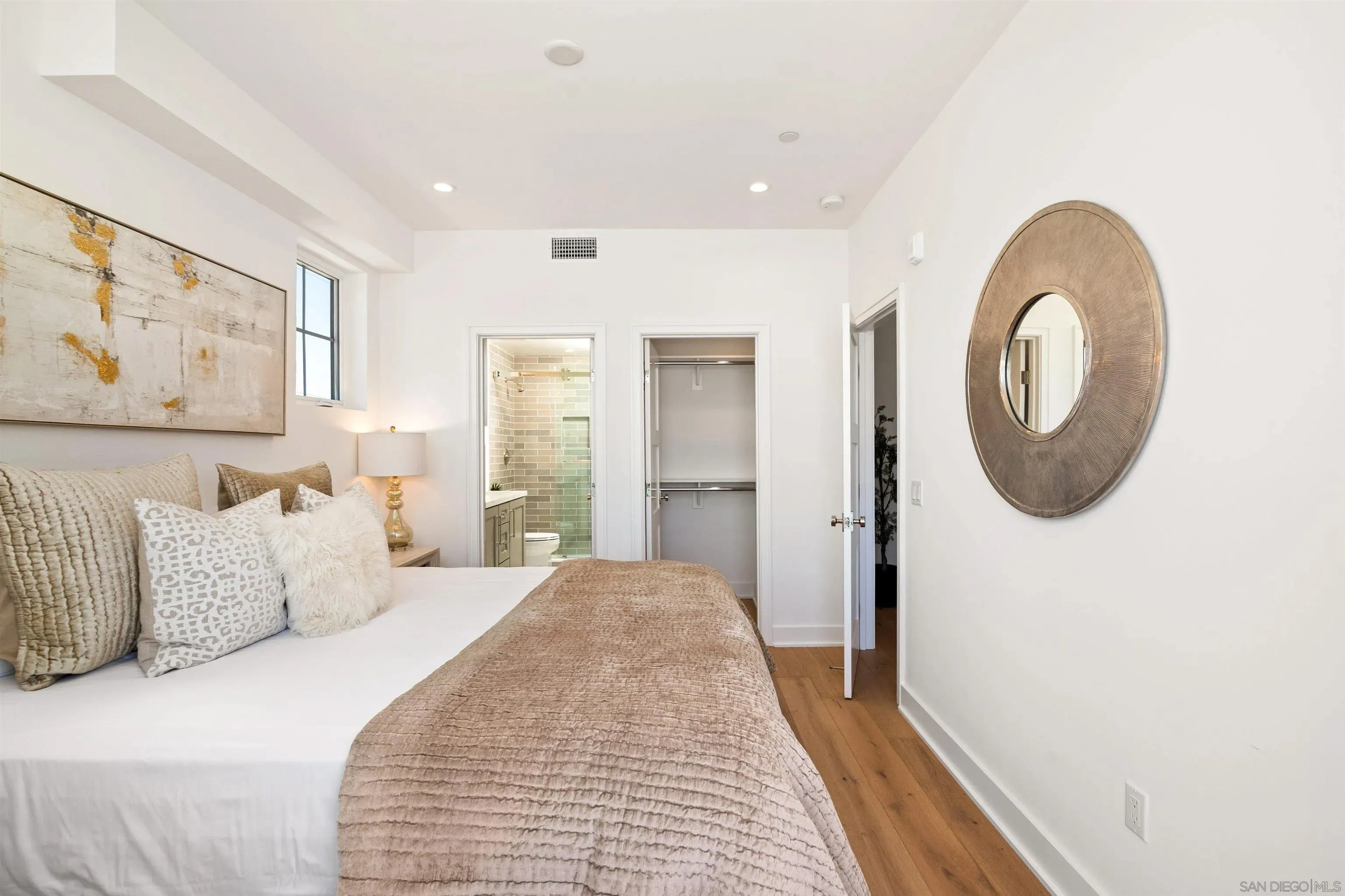 Coronado, California 92118, United States, 3 Bedrooms Bedrooms, ,4 BathroomsBathrooms,Residential,Active,159339