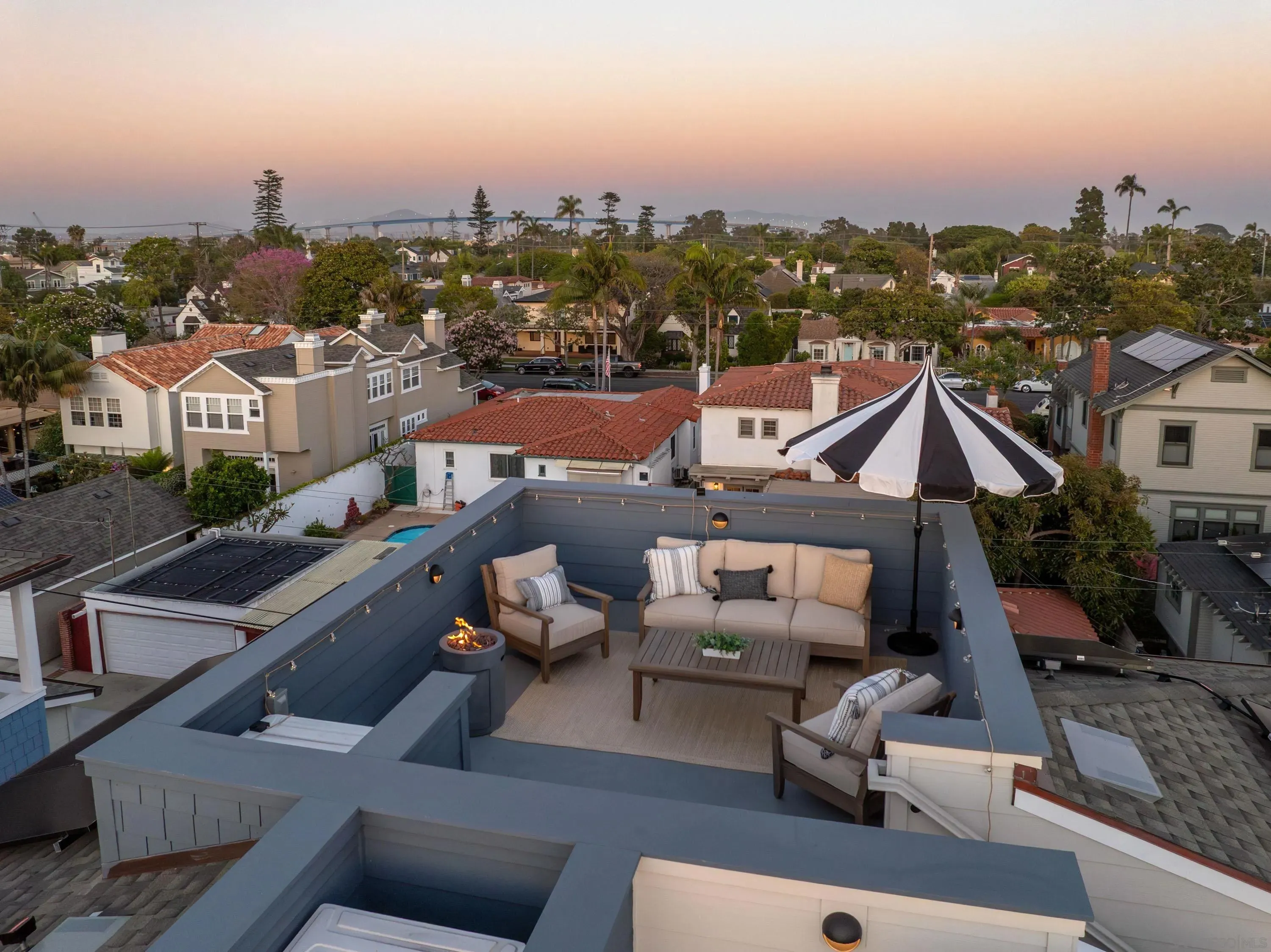 Coronado, California 92118, United States, 3 Bedrooms Bedrooms, ,4 BathroomsBathrooms,Residential,Active,159339