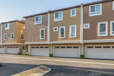 Photo of 14685 Sherman WAY, Los Angeles, CA 91405 (MLS # PW26164177)