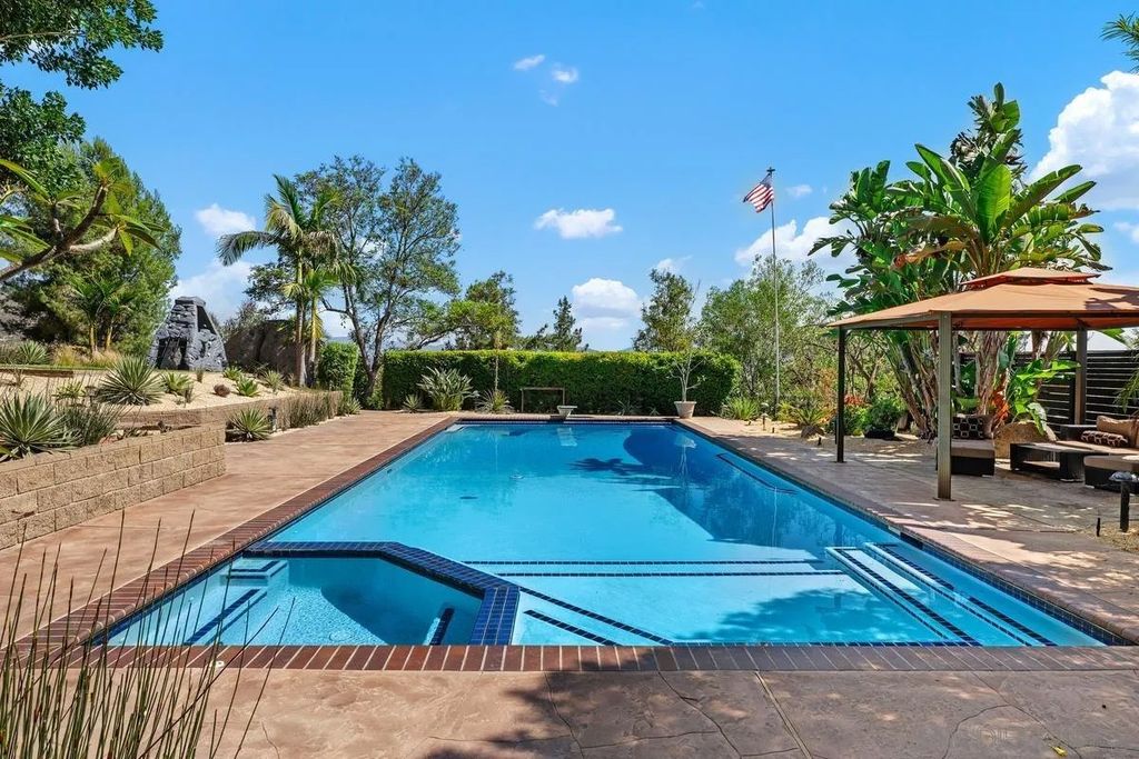 Photo of 2057 Hidden Crest Dr, El Cajon, CA 92019 (MLS # 250039978)