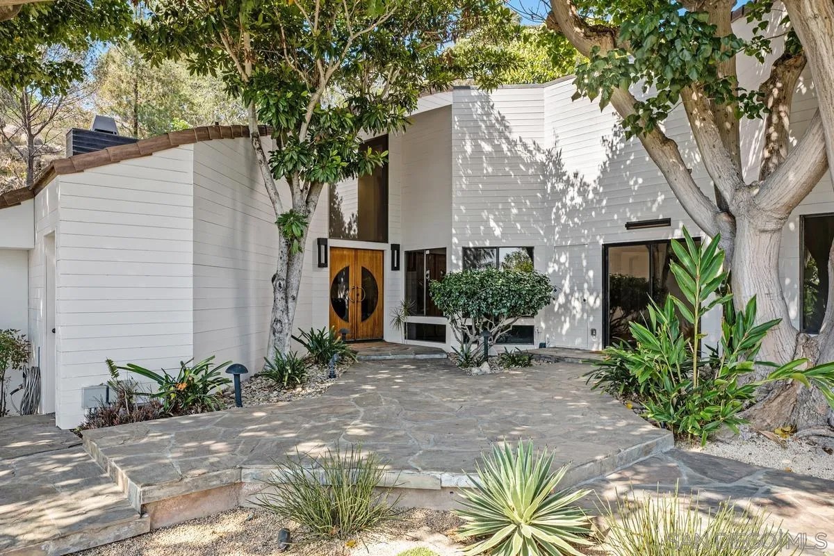 2057 Hidden Crest Dr