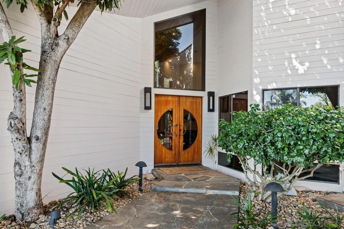 2057 Hidden Crest Dr