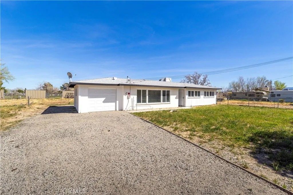 Photo of 47508 93rd St, Lancaster, CA 93536 (MLS # SR26059140)