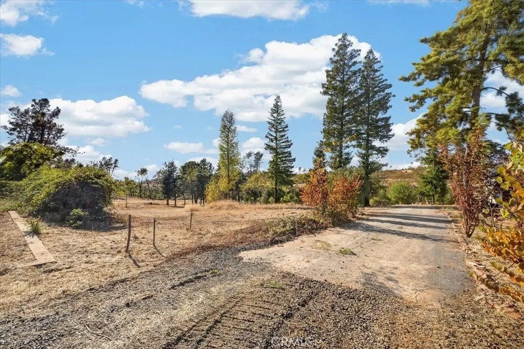 Photo of 130 Coast Range LN, Paradise, CA 95969 (MLS # SN26233020)
