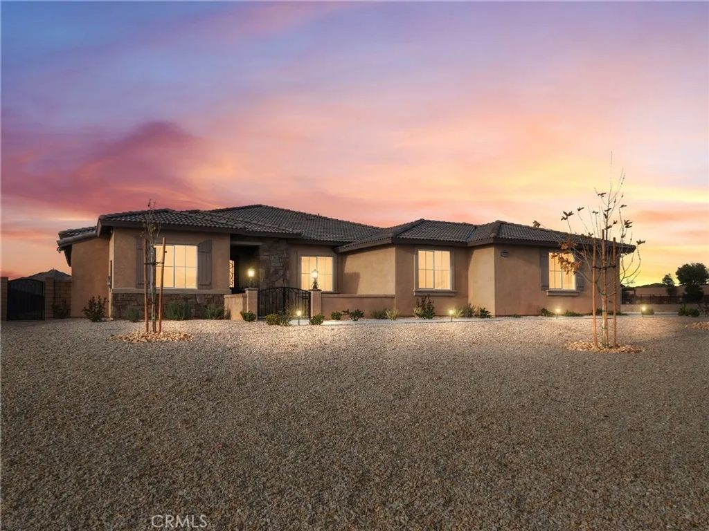 Photo of 19568 Arcata Road, Apple Valley, CA 92307 (MLS # HD26005576)