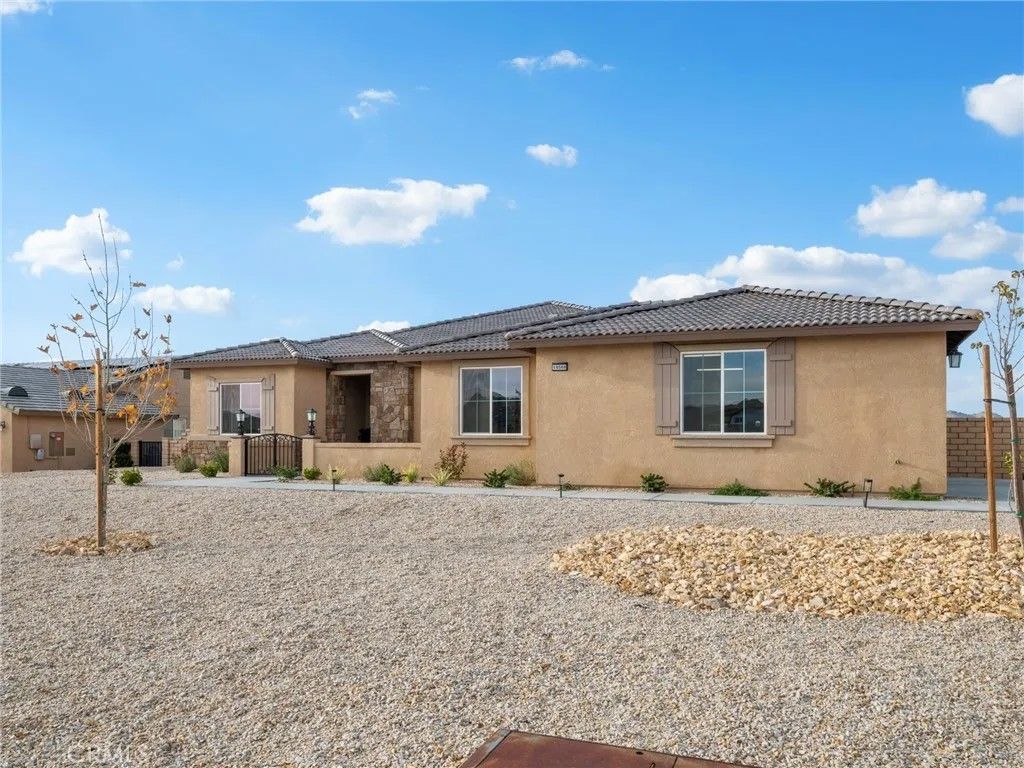 Photo of 19568 Arcata Road, Apple Valley, CA 92307 (MLS # HD26005576)