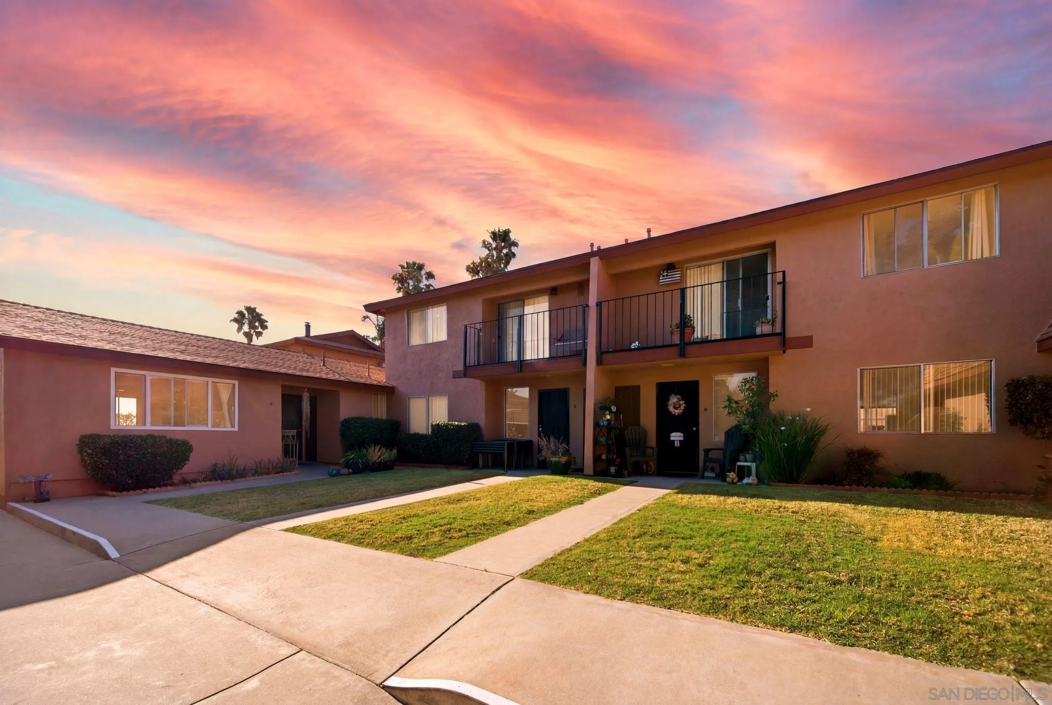 932 Regal Rd