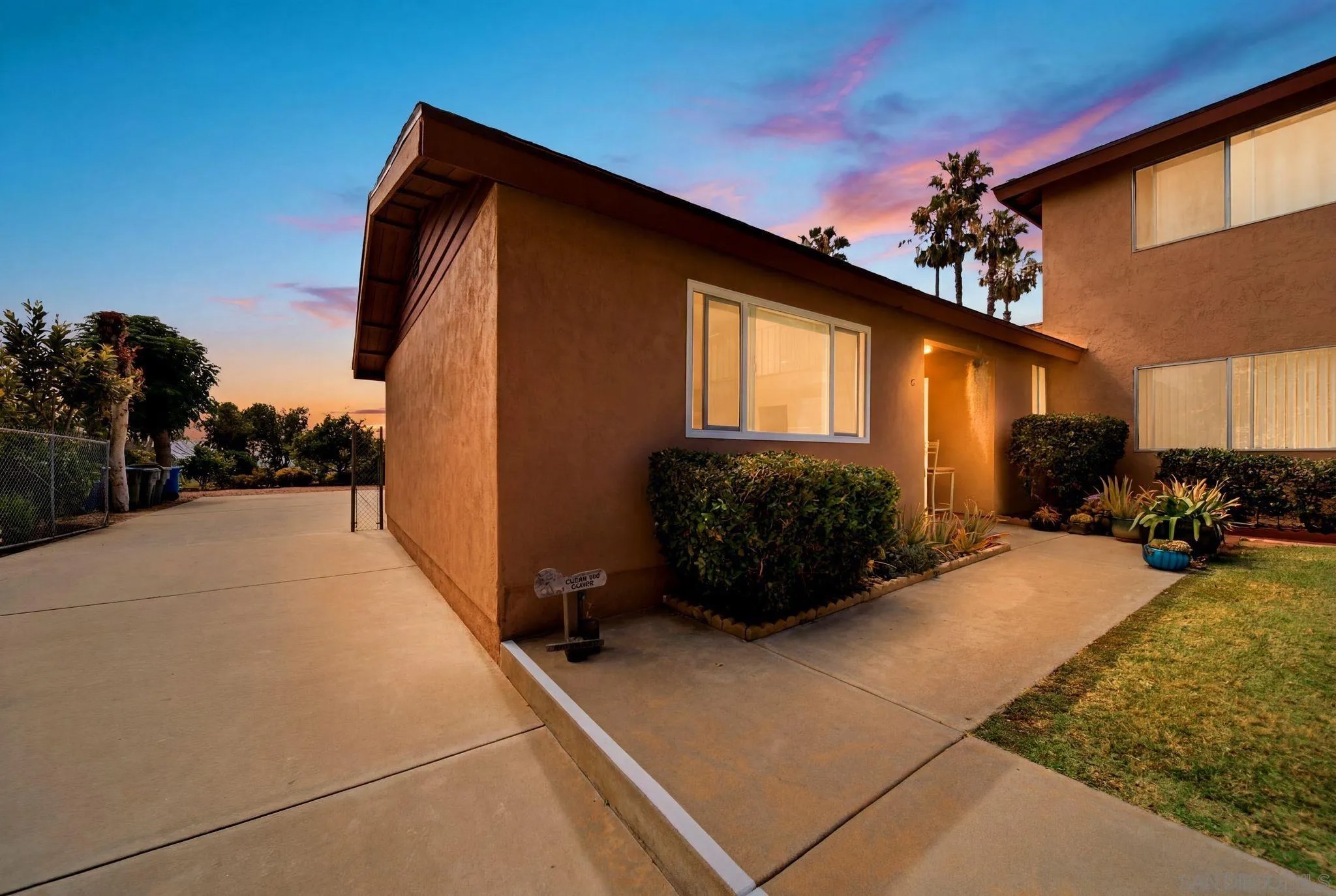 932 Regal Rd