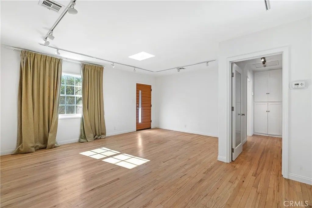 Photo of 17329 Burbank Boulevard, Encino, CA 91316 (MLS # SR25277597)