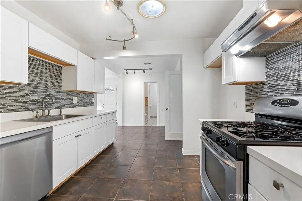 Photo of 17329 Burbank Boulevard, Encino, CA 91316 (MLS # SR25277597)