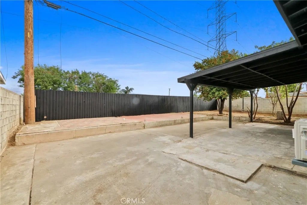 17735 E Newburgh
