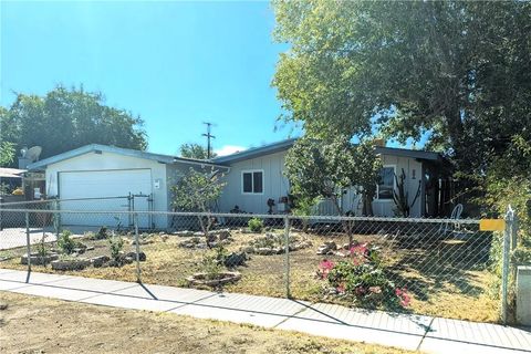 Photo of 38457 Glenbush Ave, Palmdale, CA 93550 (MLS # SR25246296) Photo of 38457 Glenbush Ave, Palmdale, CA 93550 (MLS # SR25246296)